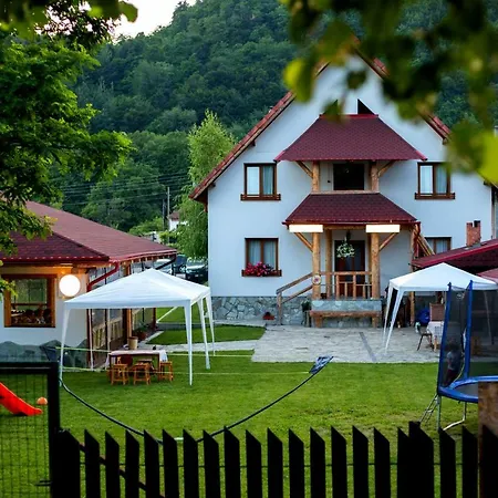 Conacul De Sub Munte Vila Novaci-Străini